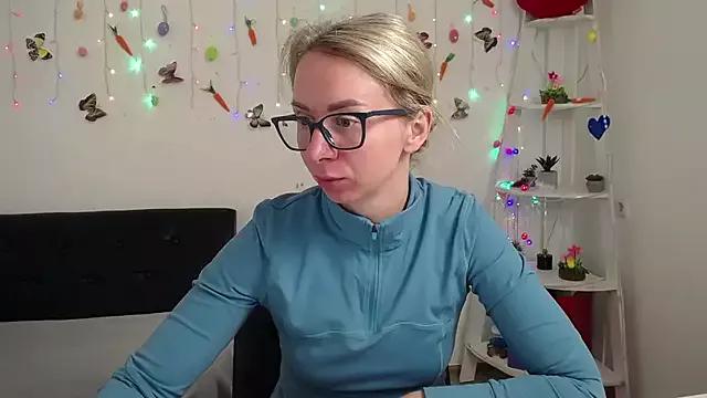 Discover our girls online shows and discover the company of countless livestreamers, with stunning shapes, sex toys and more.