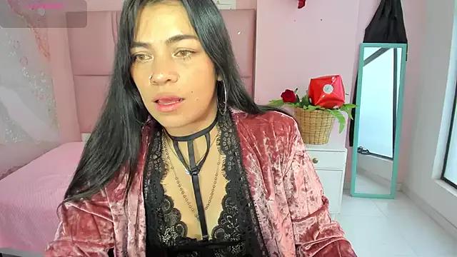 Discover our girls online shows and discover the company of countless livestreamers, with stunning shapes, sex toys and more.