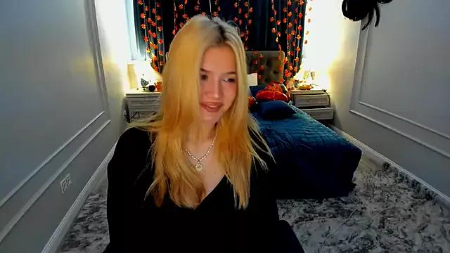 Discover our girls online shows and discover the company of countless livestreamers, with stunning shapes, sex toys and more.