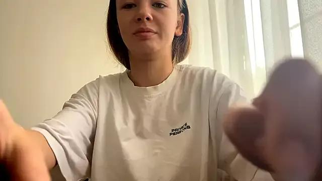 Discover our girls online shows and discover the company of countless livestreamers, with stunning shapes, sex toys and more.