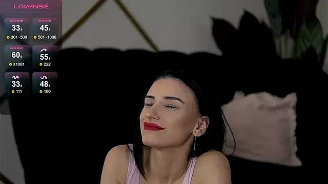 Discover our girls online shows and discover the company of countless livestreamers, with stunning shapes, sex toys and more.