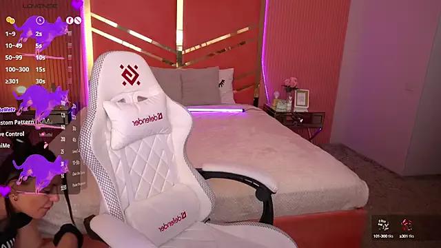 Discover our girls online shows and discover the company of countless livestreamers, with stunning shapes, sex toys and more.