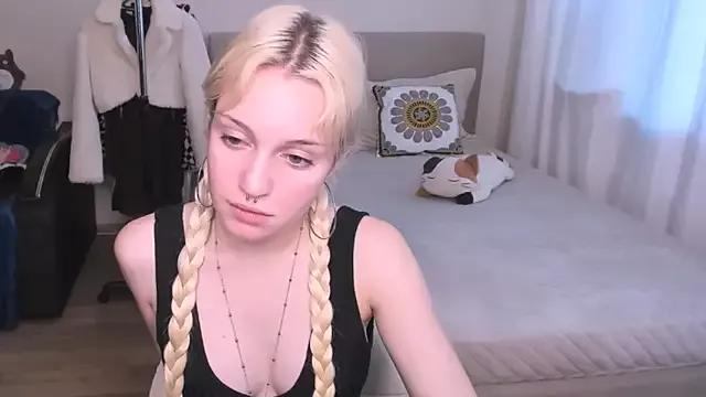 VelvetVixen155 from StripChat