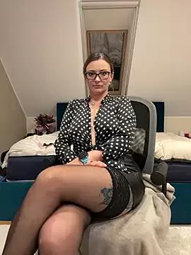 Velvetwitch87 from StripChat is Freechat