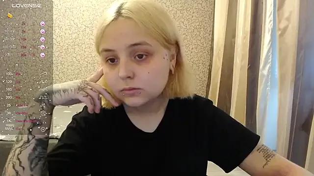 Discover our girls online shows and discover the company of countless livestreamers, with stunning shapes, sex toys and more.
