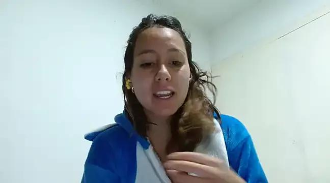 Discover our girls online shows and discover the company of countless livestreamers, with stunning shapes, sex toys and more.