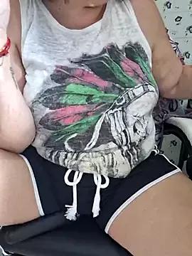 Discover our girls online shows and discover the company of countless livestreamers, with stunning shapes, sex toys and more.
