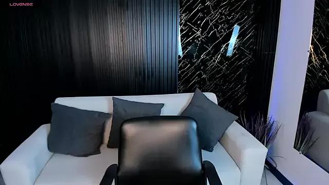 VenusCooper from StripChat is Freechat