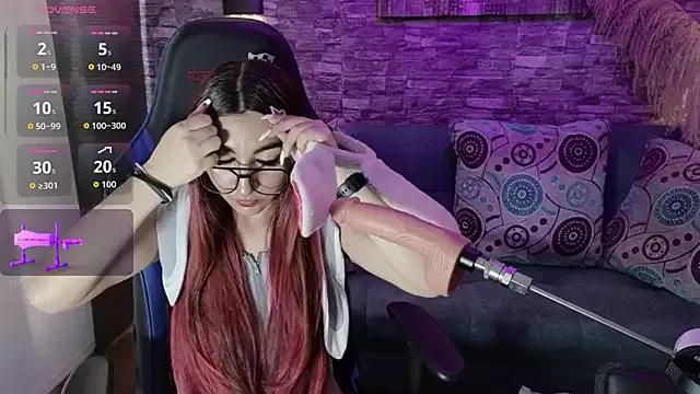 Discover our girls online shows and discover the company of countless livestreamers, with stunning shapes, sex toys and more.