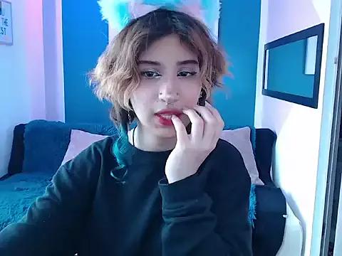 Discover our girls online shows and discover the company of countless livestreamers, with stunning shapes, sex toys and more.