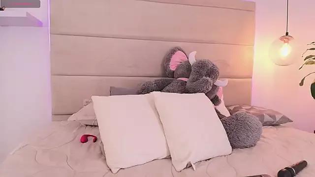 VENUSMOON777 from StripChat is Freechat