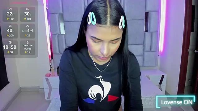 Discover our girls online shows and discover the company of countless livestreamers, with stunning shapes, sex toys and more.