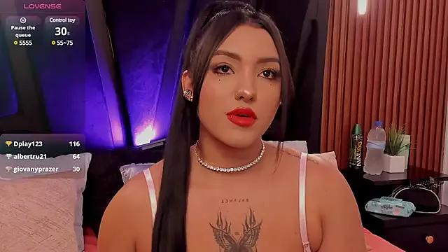 Discover our girls online shows and discover the company of countless livestreamers, with stunning shapes, sex toys and more.