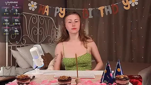 Discover our girls online shows and discover the company of countless livestreamers, with stunning shapes, sex toys and more.