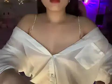 Discover our girls online shows and discover the company of countless livestreamers, with stunning shapes, sex toys and more.