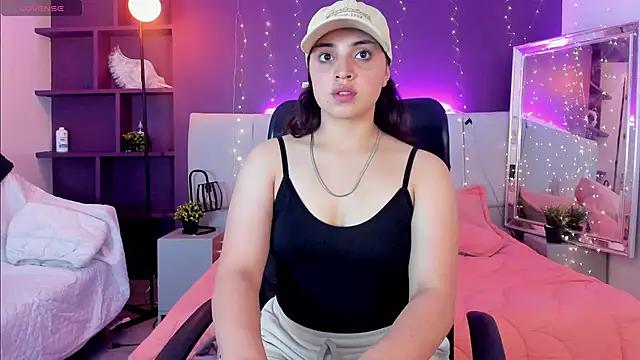 Discover our girls online shows and discover the company of countless livestreamers, with stunning shapes, sex toys and more.