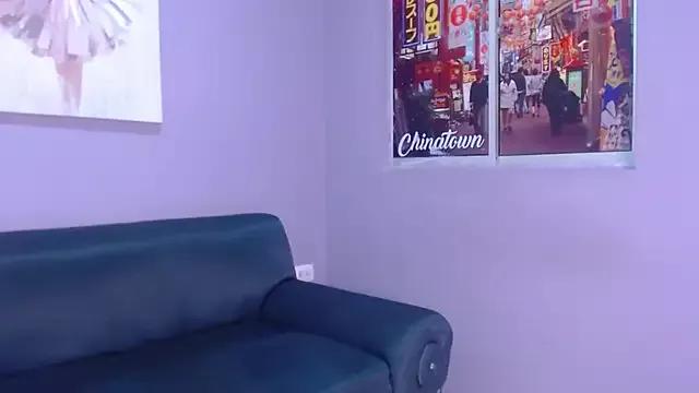 Discover our girls online shows and discover the company of countless livestreamers, with stunning shapes, sex toys and more.