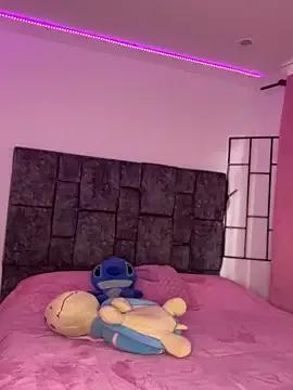 Discover our girls online shows and discover the company of countless livestreamers, with stunning shapes, sex toys and more.