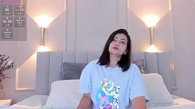 Discover our girls online shows and discover the company of countless livestreamers, with stunning shapes, sex toys and more.