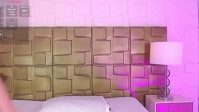 Discover our girls online shows and discover the company of countless livestreamers, with stunning shapes, sex toys and more.