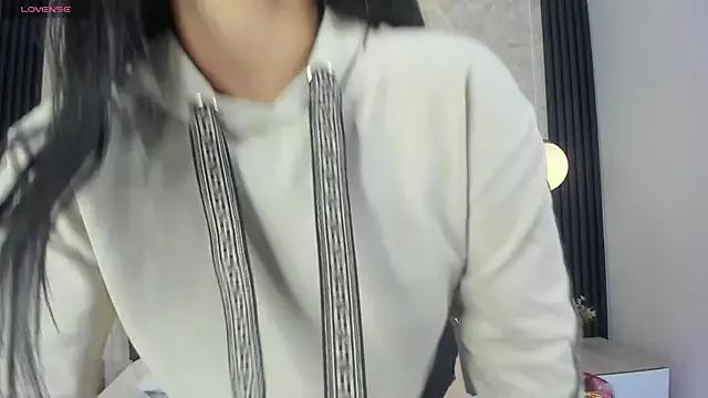 Discover our girls online shows and discover the company of countless livestreamers, with stunning shapes, sex toys and more.