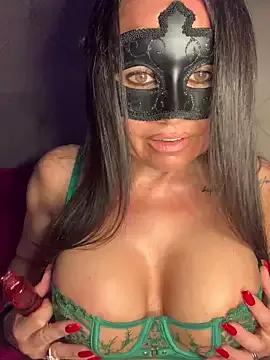 Discover our girls online shows and discover the company of countless livestreamers, with stunning shapes, sex toys and more.