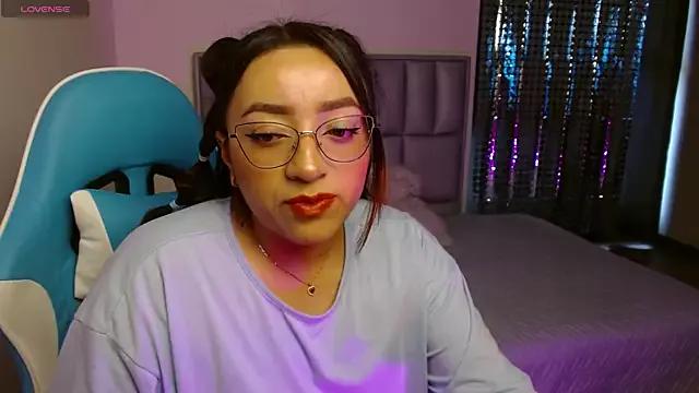 Viiolet_Rosse from StripChat