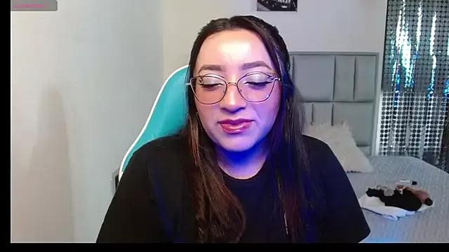 Viiolet_Rosse from StripChat