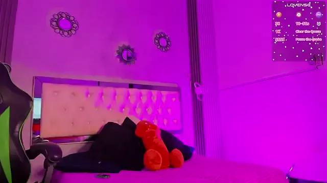 Viiolettlopez from StripChat