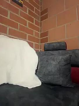 Discover our girls online shows and discover the company of countless livestreamers, with stunning shapes, sex toys and more.