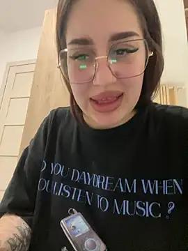 VikiDemini from StripChat