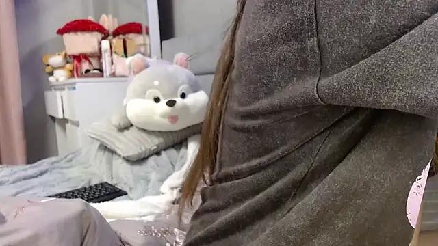 Discover our girls online shows and discover the company of countless livestreamers, with stunning shapes, sex toys and more.