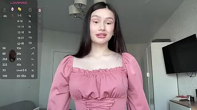 Discover our girls online shows and discover the company of countless livestreamers, with stunning shapes, sex toys and more.