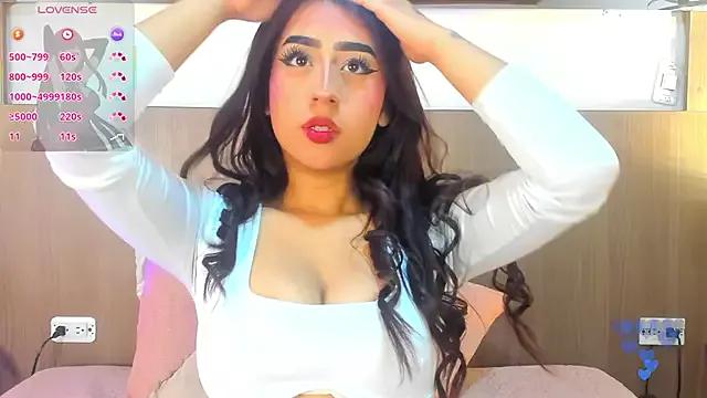 Discover our girls online shows and discover the company of countless livestreamers, with stunning shapes, sex toys and more.