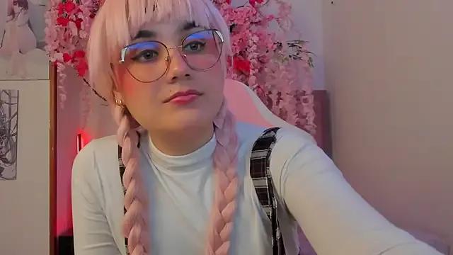 Discover our girls online shows and discover the company of countless livestreamers, with stunning shapes, sex toys and more.