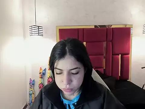 Discover our girls online shows and discover the company of countless livestreamers, with stunning shapes, sex toys and more.