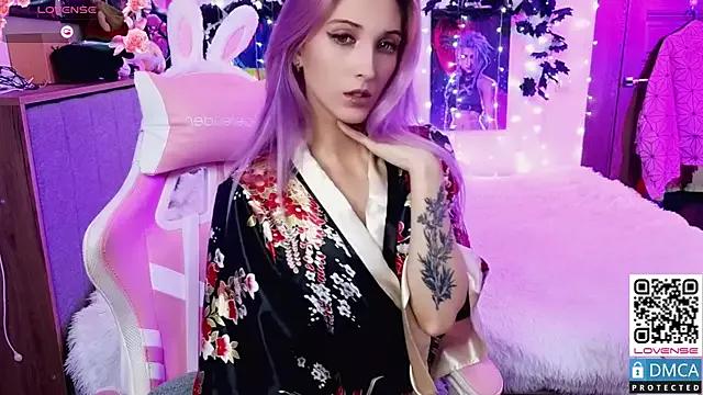 Discover our girls online shows and discover the company of countless livestreamers, with stunning shapes, sex toys and more.