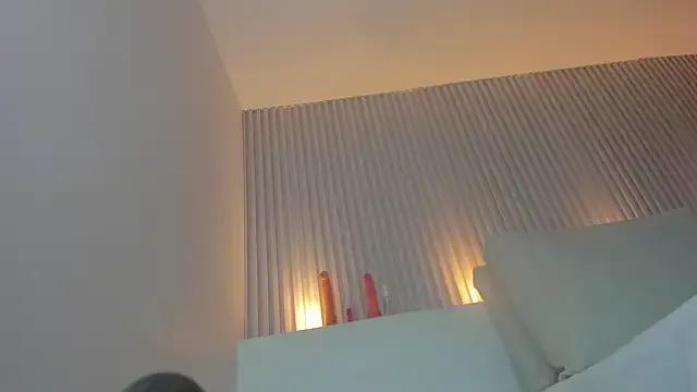 Discover our girls online shows and discover the company of countless livestreamers, with stunning shapes, sex toys and more.