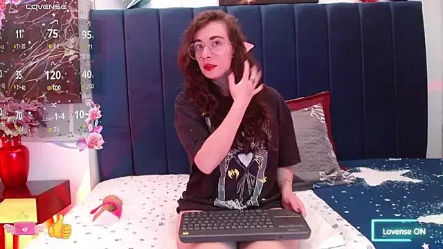 Discover our girls online shows and discover the company of countless livestreamers, with stunning shapes, sex toys and more.