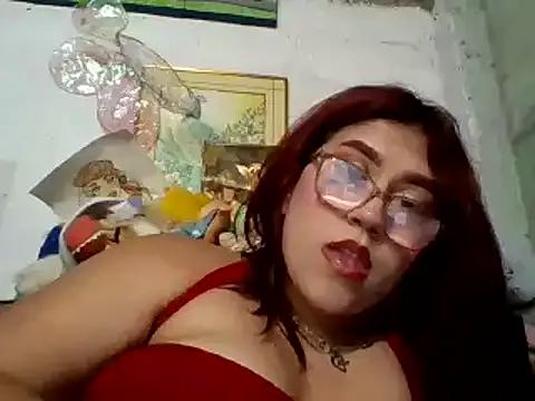 Discover our girls online shows and discover the company of countless livestreamers, with stunning shapes, sex toys and more.