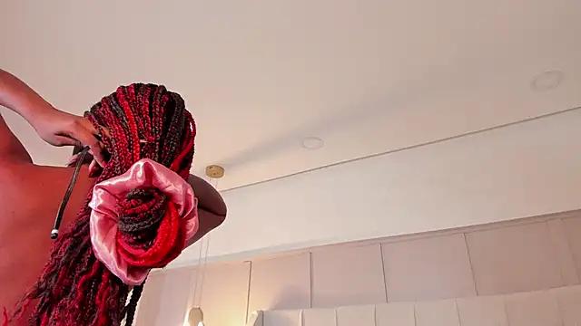 Discover our girls online shows and discover the company of countless livestreamers, with stunning shapes, sex toys and more.