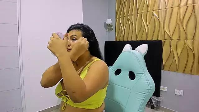 Discover our girls online shows and discover the company of countless livestreamers, with stunning shapes, sex toys and more.