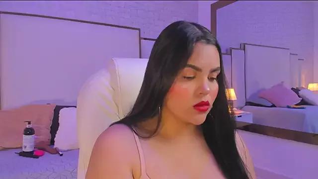 Discover our girls online shows and discover the company of countless livestreamers, with stunning shapes, sex toys and more.
