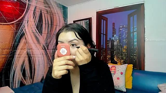 Discover our girls online shows and discover the company of countless livestreamers, with stunning shapes, sex toys and more.
