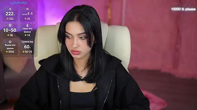 Discover our girls online shows and discover the company of countless livestreamers, with stunning shapes, sex toys and more.