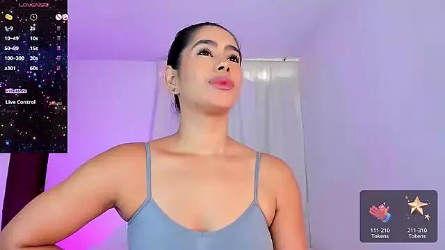 Discover our girls online shows and discover the company of countless livestreamers, with stunning shapes, sex toys and more.
