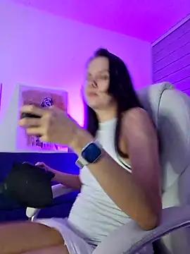 Discover our girls online shows and discover the company of countless livestreamers, with stunning shapes, sex toys and more.