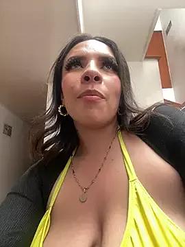Discover our girls online shows and discover the company of countless livestreamers, with stunning shapes, sex toys and more.
