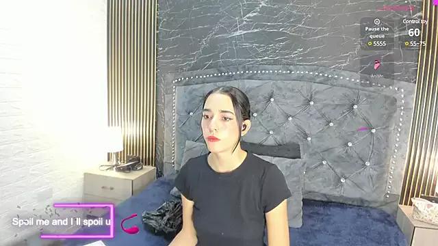 Discover our girls online shows and discover the company of countless livestreamers, with stunning shapes, sex toys and more.