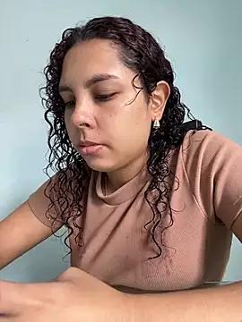 Discover our girls online shows and discover the company of countless livestreamers, with stunning shapes, sex toys and more.